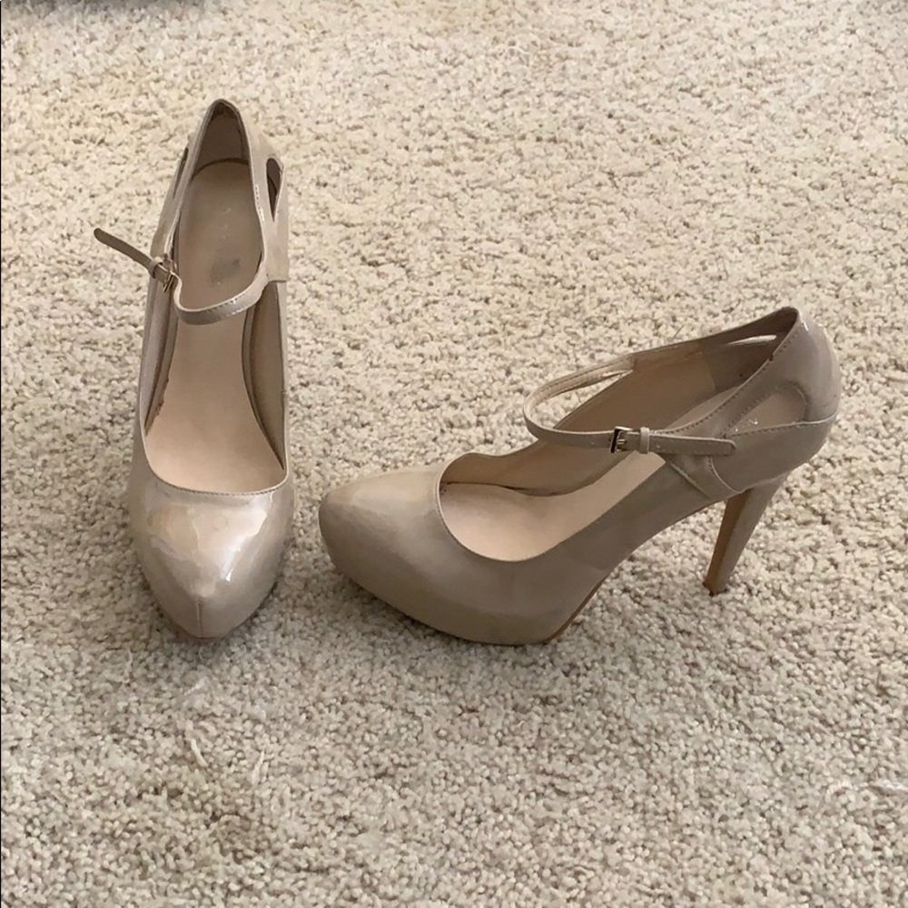 Nude Pumps